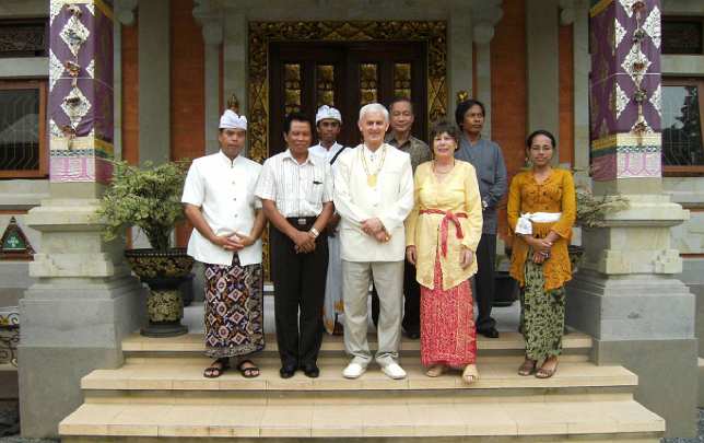 049 BANGLI PRINCIPAL LEFT.jpg - Raja Willem and his wife Lidewij, Mother of the Domain of Invincible Indonesia (front centre), with administrators of a school with 125 boarding students who are interesting in the programme of Consciousness-Based Education. The Principal said he ?wants to make champions? in his school.